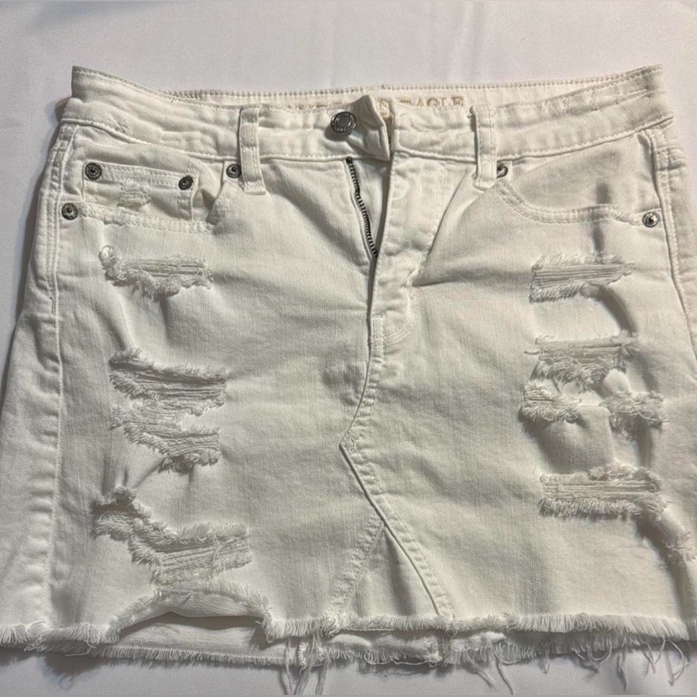 American Eagle White Distressed Denim Skirt - Size 8
